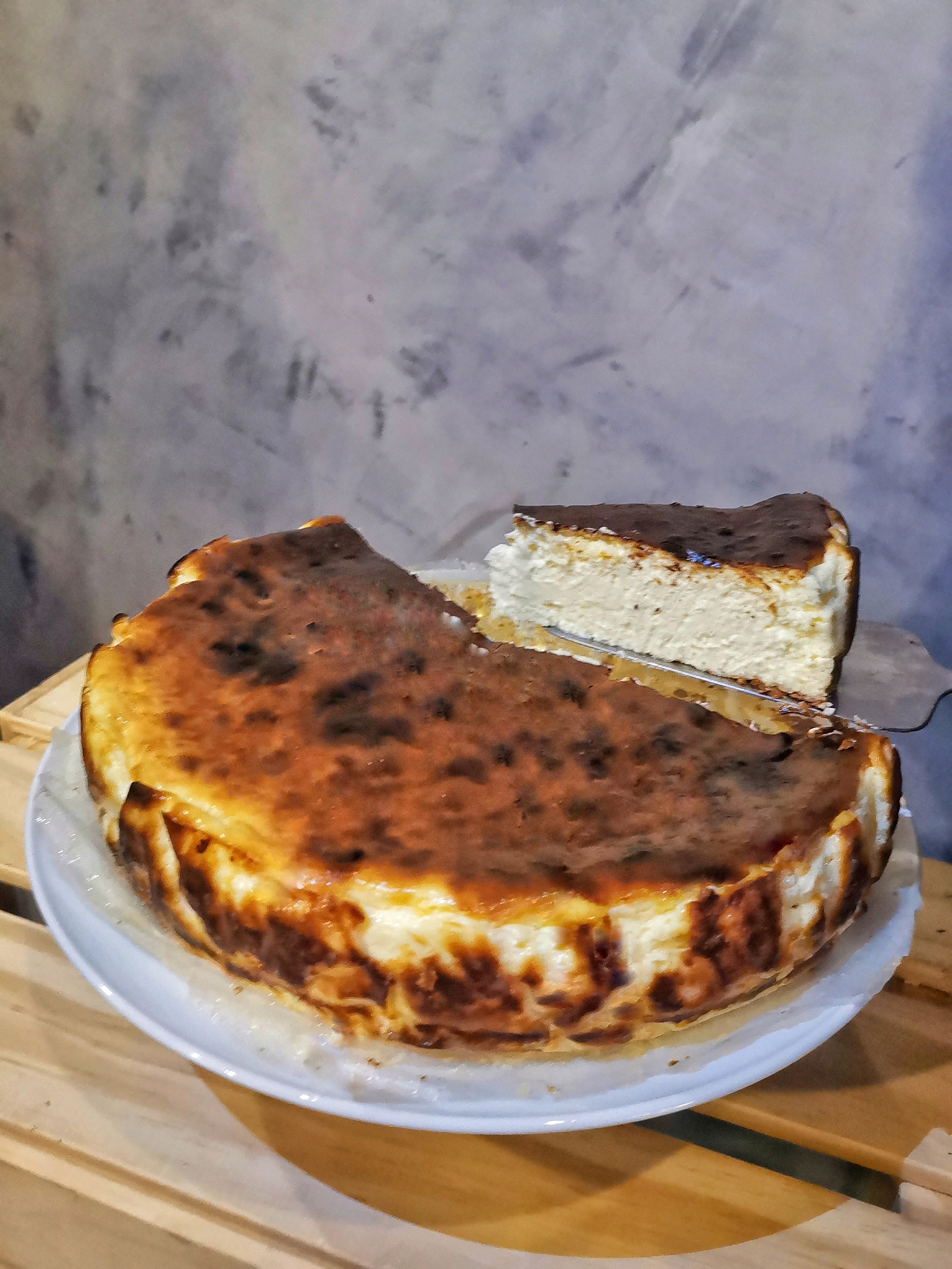 Eat@j's-premium-burnt-cheesecake